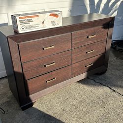 Chest o’ Drawers