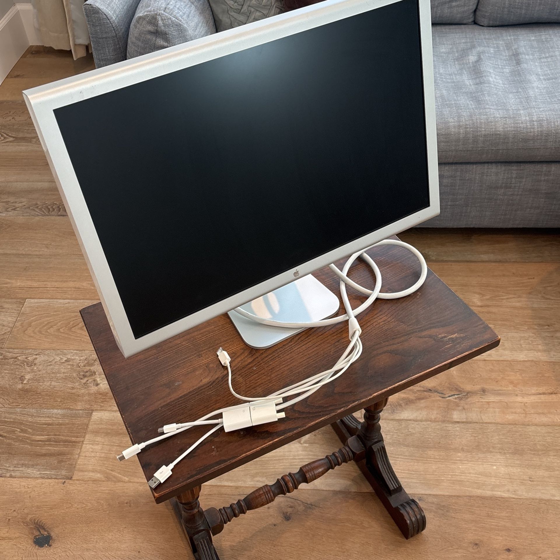 Apple A1082 23 Inch Cinema HD display Monitor
