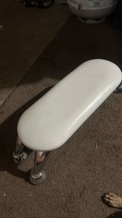 Nail arm rest