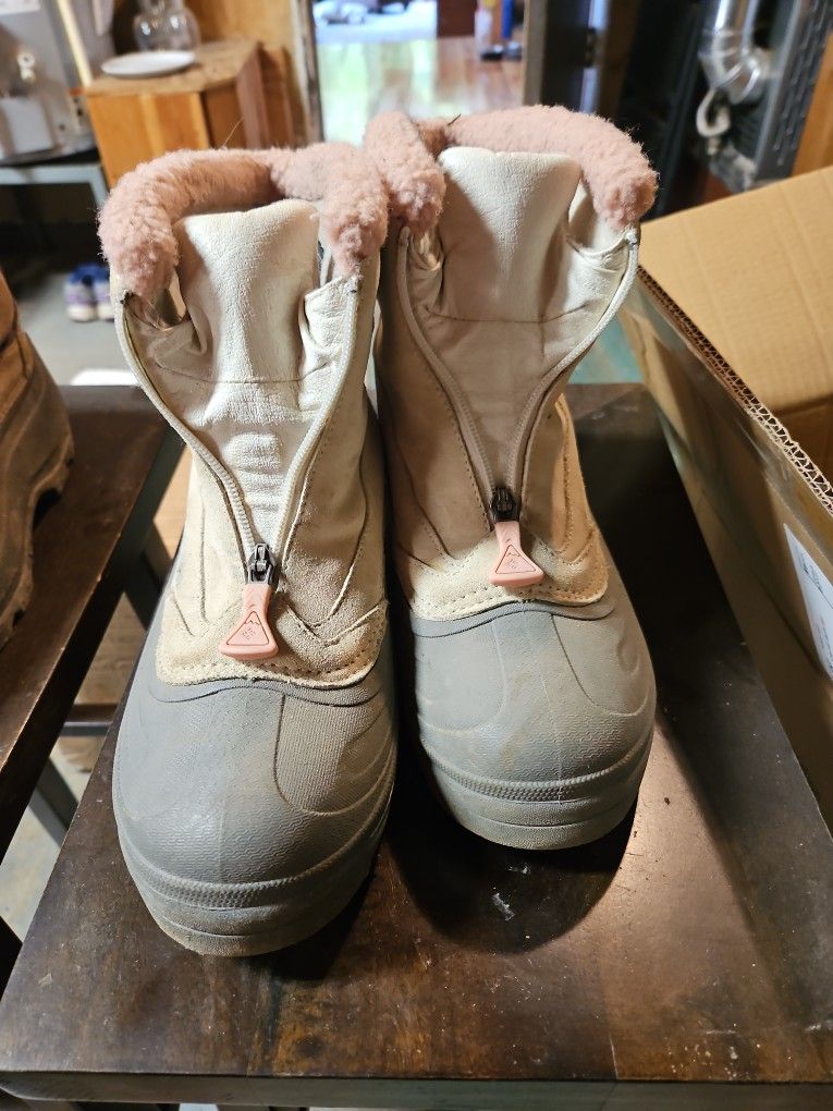 Columbia Women's Size 9