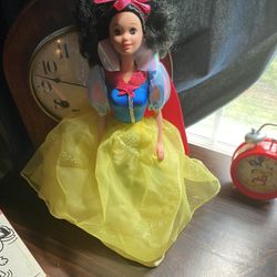 Classic Walt Disney Snow White Doll