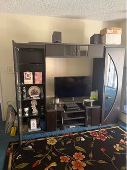 Entertainment wall unit