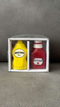 New Hobby Lobby Market Square Ketchup Mustard Salt & Pepper Shakers