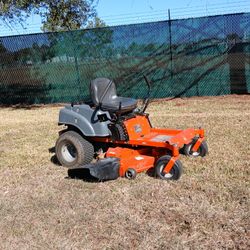 Husqvarna Zero Turn Lawn Mower-Runs Excellent-166.9 Hours.  Cortadora Zero Turn Husqvarna- Excelente Condicion -166.9 Horas
