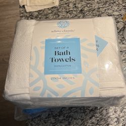 White Classic Luxury Cotton Bath Towels