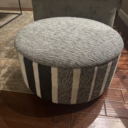 Ottoman w/storage 