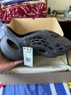 Yeezy Foam RNR Onyx Colorway