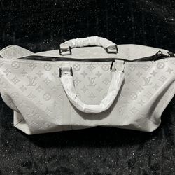 BRAND NEW DUFFLE BAG