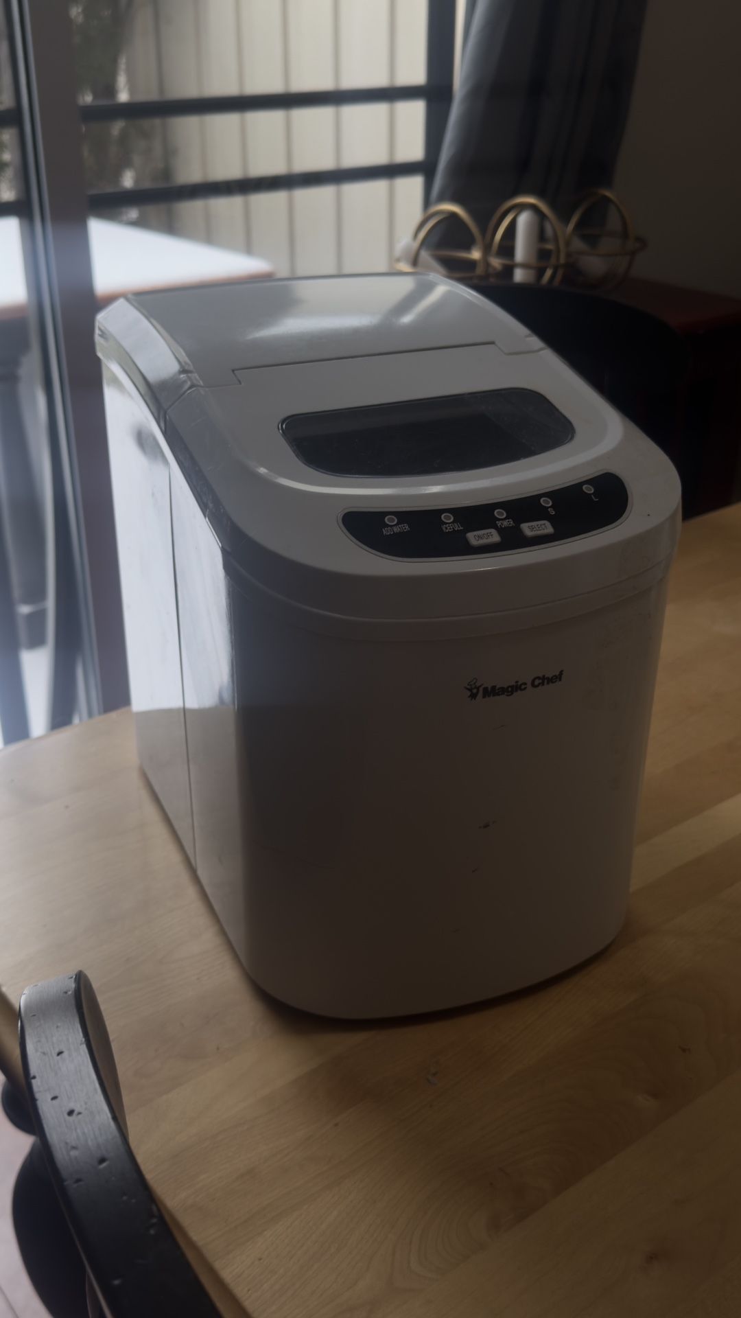 Ice Maker Magic Chef