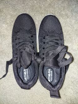 Tennis shoes