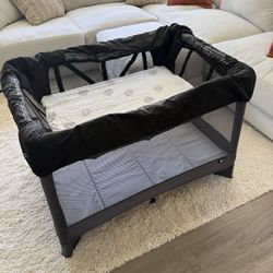 4Moms Breeze PlayYard/Travel Crib with Bassinet 