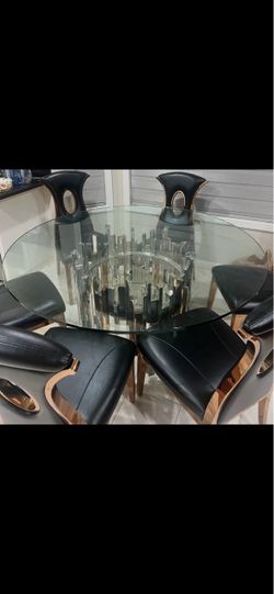 IIILUSION ROUND DINNING TABLE