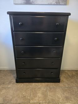 Solid Wood Chest of Drawers Dresser Delivery Available