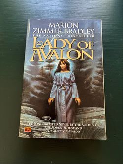 Lady of Avalon by Marion Zimmer Bradley