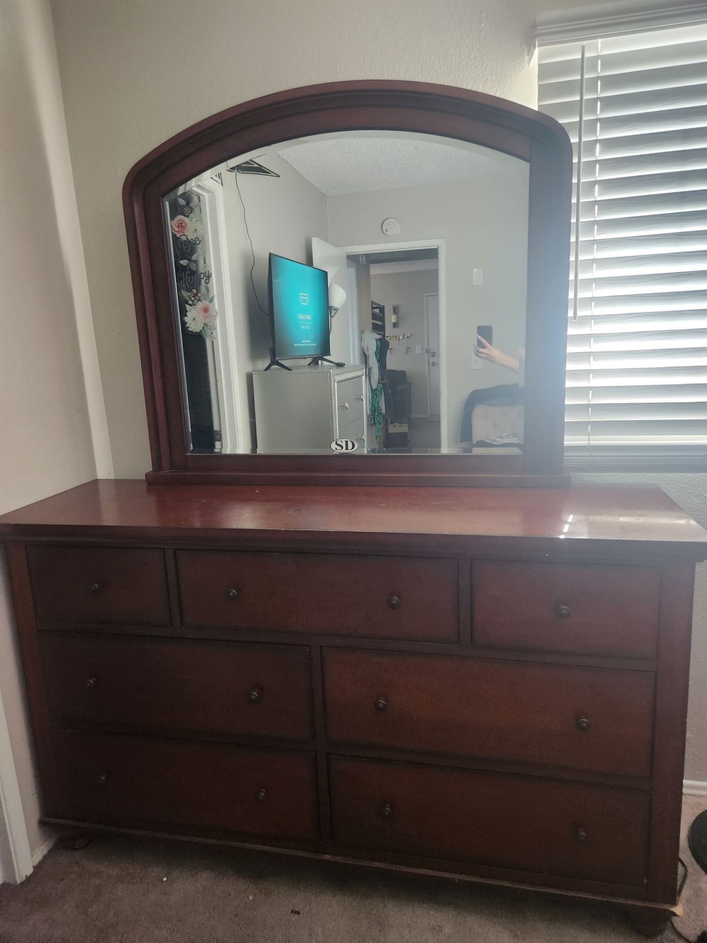 Free Dresser With Mirror
