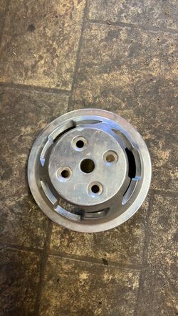 Double grove pulley with Chevy bow tie logo with single belt crank