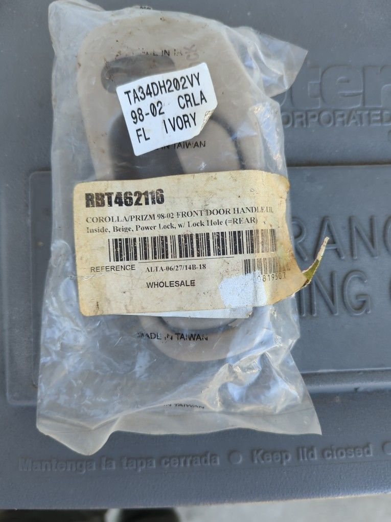 1998-2002 Toyota Corolla Front Door Handle