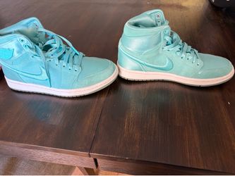 Women’s Air Jordan 1 Retro High season of her Light Aqua