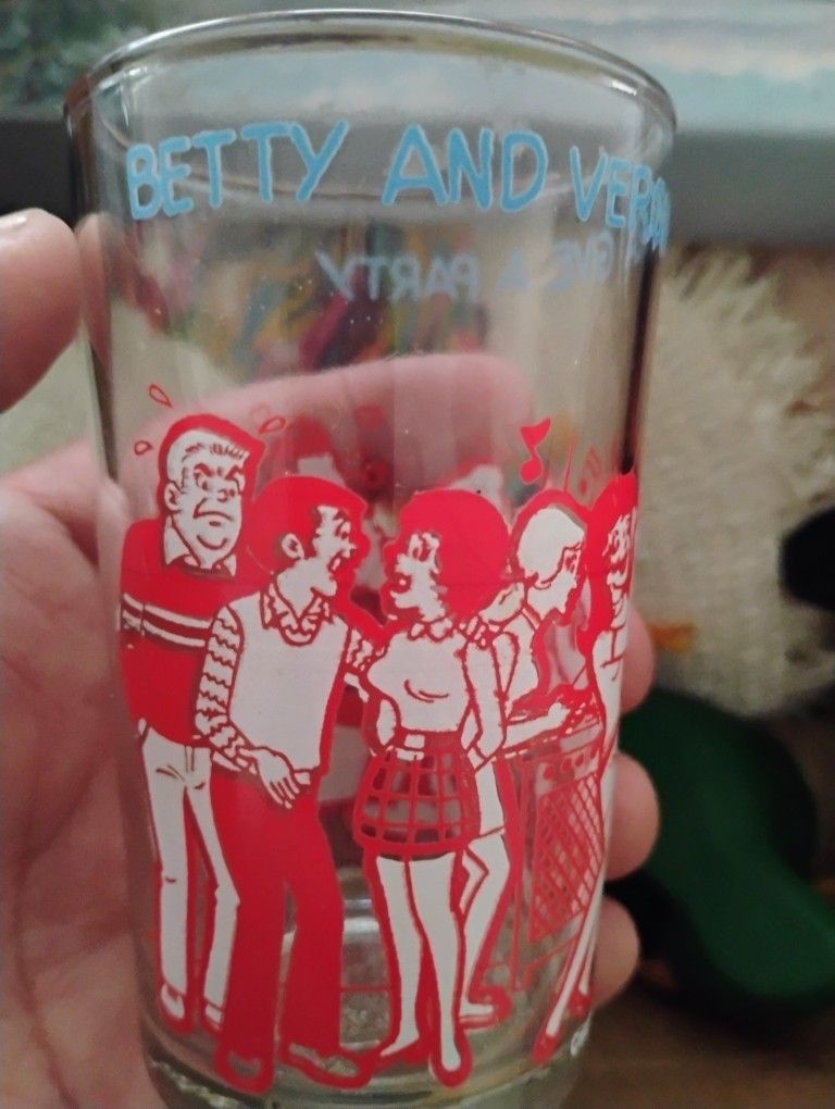Vintage 1973 Betty And Veronica Drinking Glass
