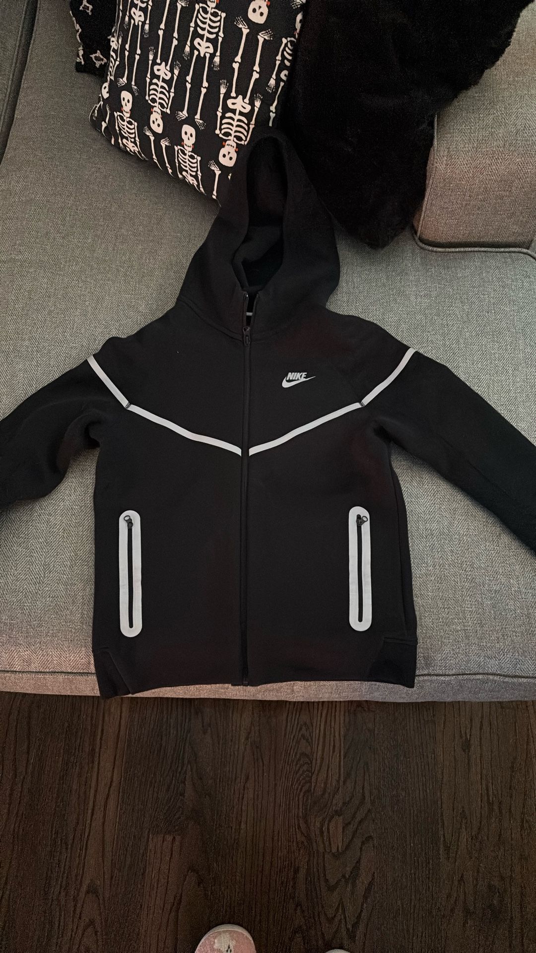 Boys Nike Tech Size Large