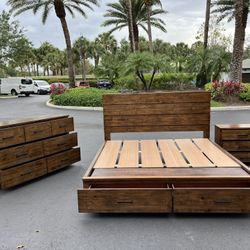 BEAUTIFUL SET RUSTIC KING REAL WOOD W DRAWERS IN THE FOOTBOARD / DRESSER & NIGHTSTAND - BY CROWN MARK FURNITURE - LIKE NEW - Delivery Available