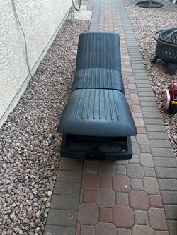 Truck bed tool box