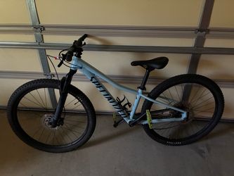 26” Specialized light blue like new bike w accessories