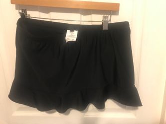Ruffle shorts skirt size large