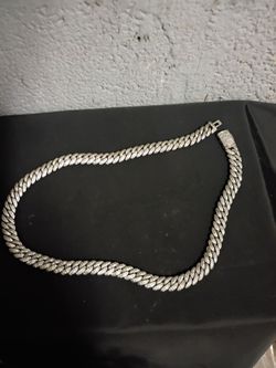 Silver mossinate chain
