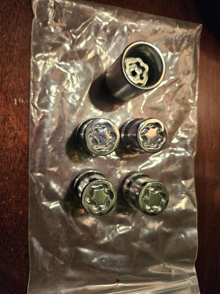 Genuine McGard Honda Wheel Lock 046136 Key Socket And Lug Nuts For Pilot, Odyssey, Ridgeline.