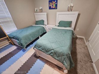 Twin beds (2x)