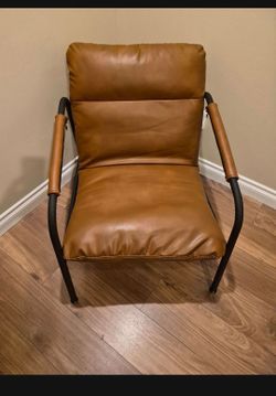 Brand NEW Leather Chair