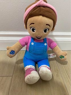 Ms. Rachel Speak and Sing Doll with songs and phrases