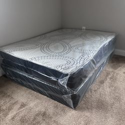 Queen Mattress Come With Free Box Spring - Free Delivery 🚚 To Reasonable Distance 