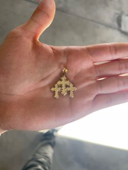 Gold 3 cross pendant