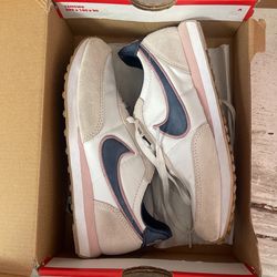 Girls shoes