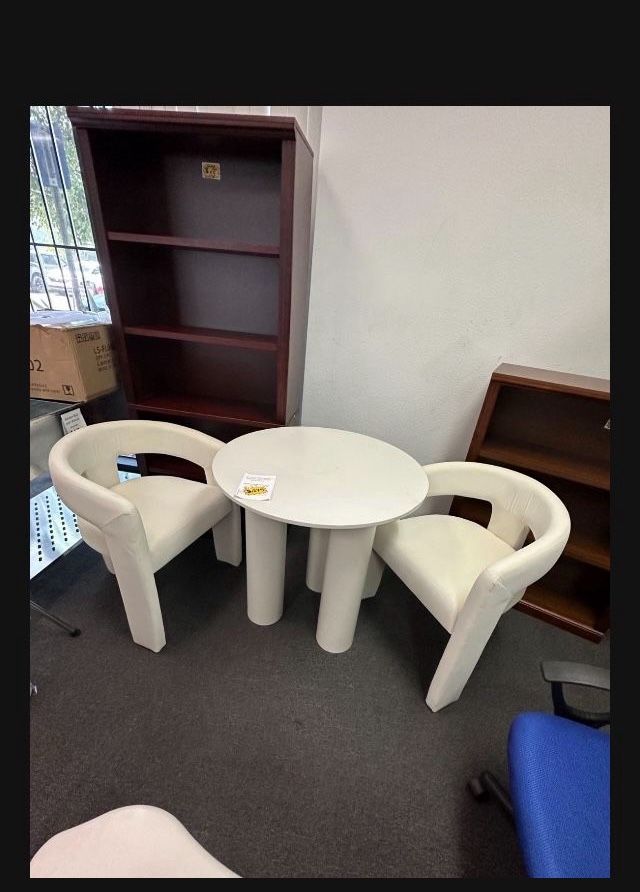 30" Round Breakfast Dining Table Set And Chairs (with Dent See Last Picture)