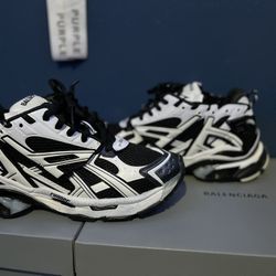 Black And White Runners