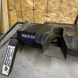 REESE 15K Fifth Wheel Hitch