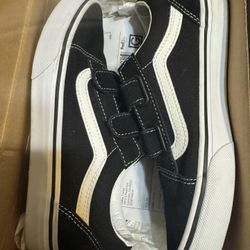 Big Kids-Black Suede Vans 4.5 Old Skool V 