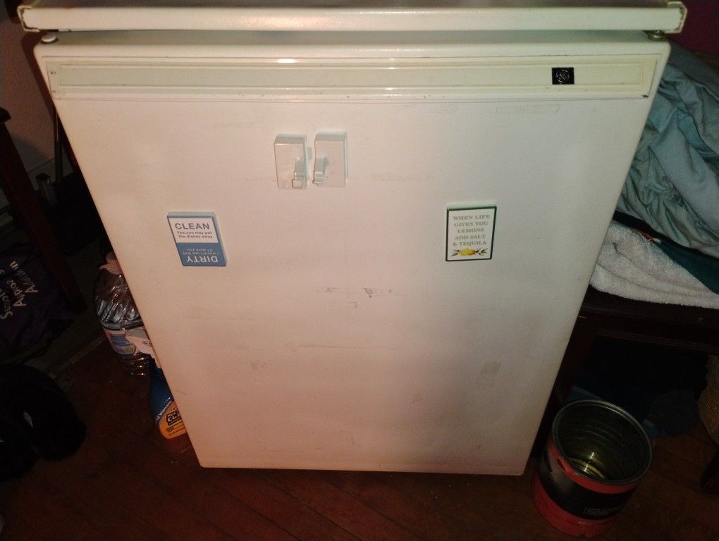 General Electric Apartment Size Refrigerator