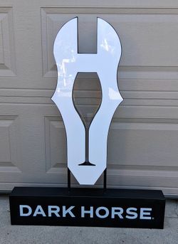 Dark horse logo stand, 39"