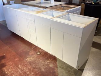 5Pc. Crisp White Lower Cabinet Set