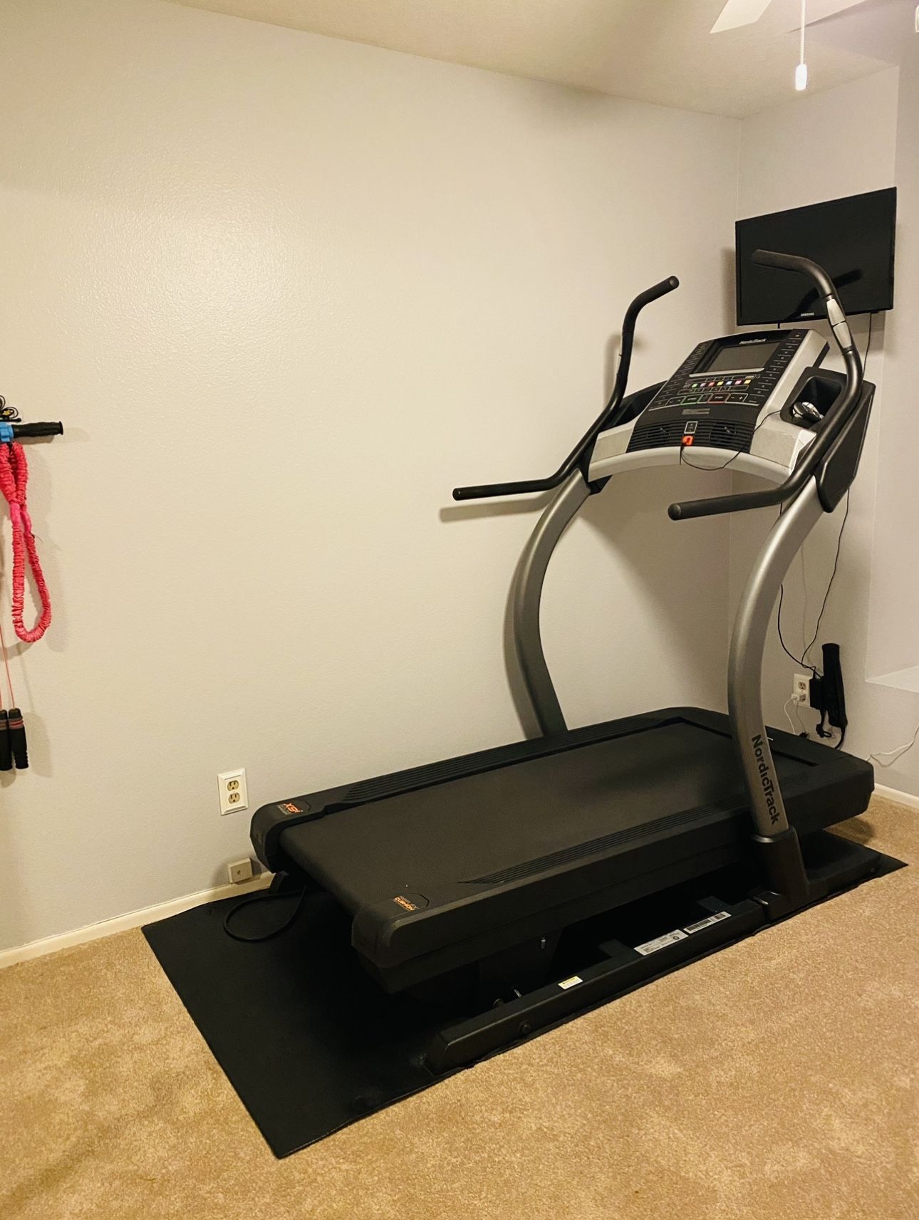 Nordic Track x9i Incline Trainer Treadmill