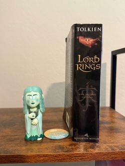 The Lord of the Rings complete trilogy book & Galadriel Figure