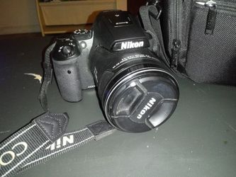Nikon cool pix p900 w/ case + battery charger bundle