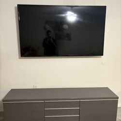 65” Philips Smart TV.  + Mesa