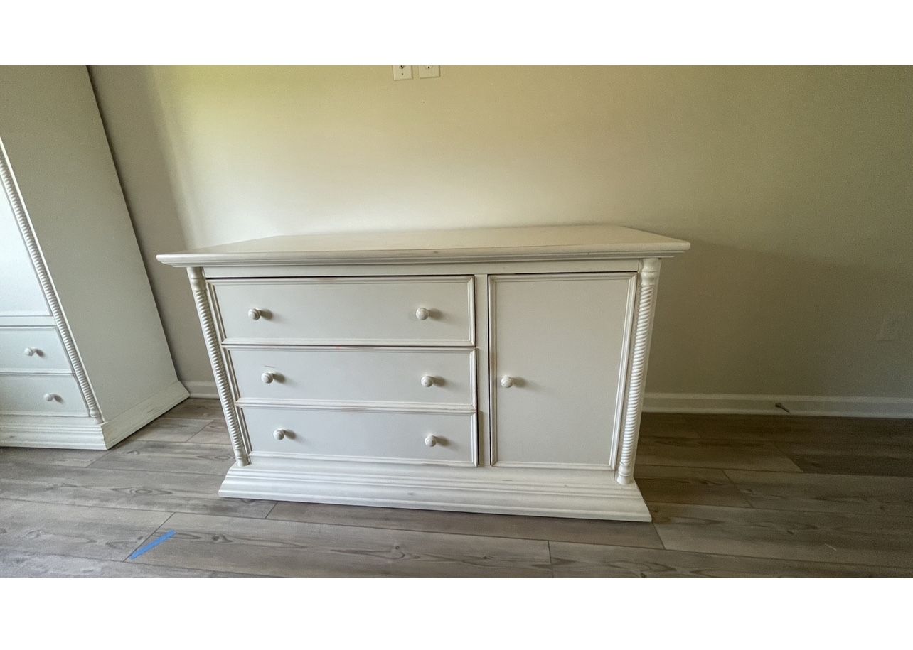 Bellini long dresser Antique White