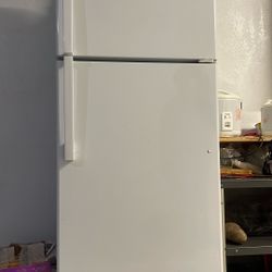 GE-17.5 Cu With Top Freezer