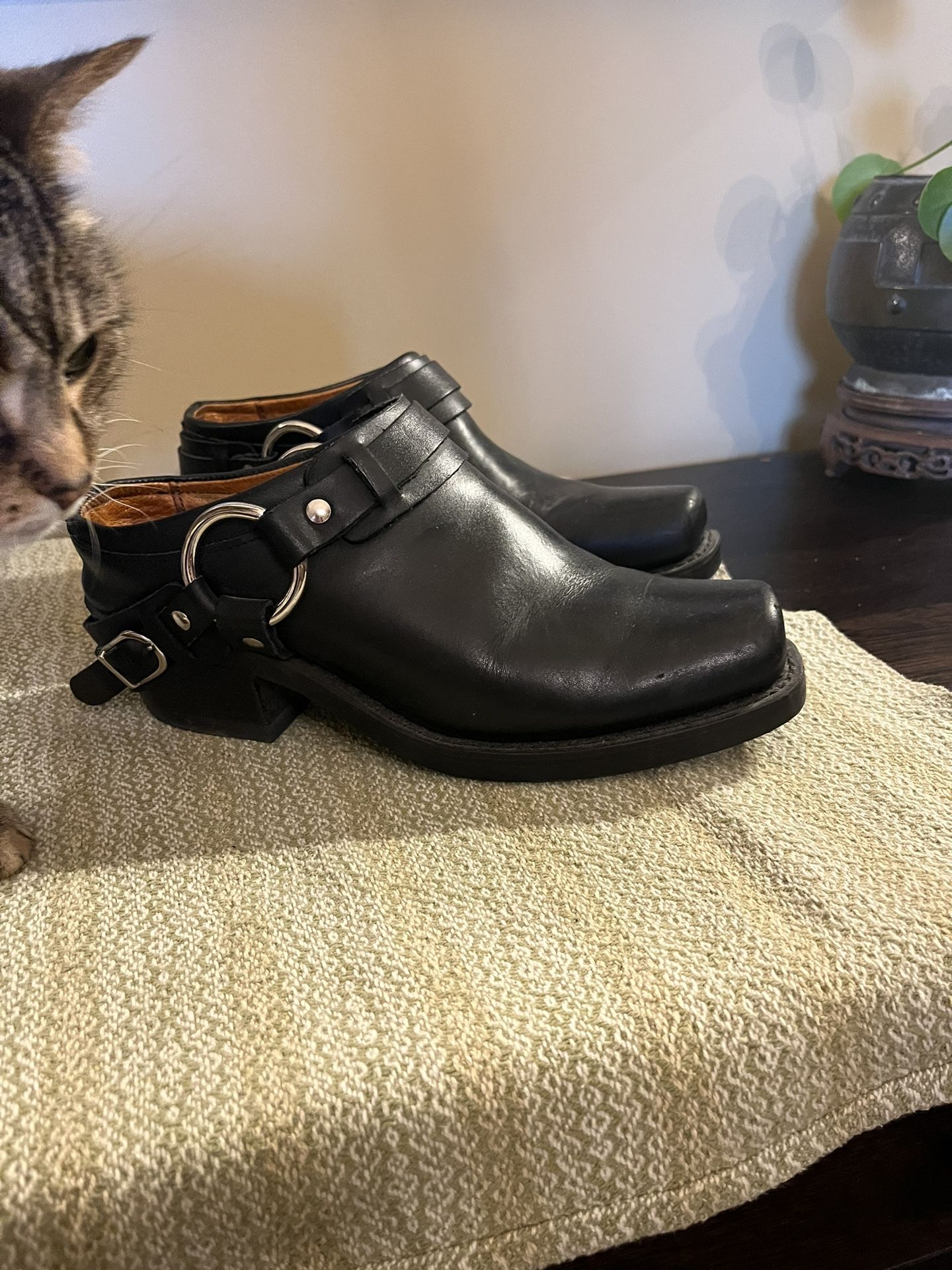 Frye Belted Harness Black Mule Clog 8.5 Women’s Great Condition